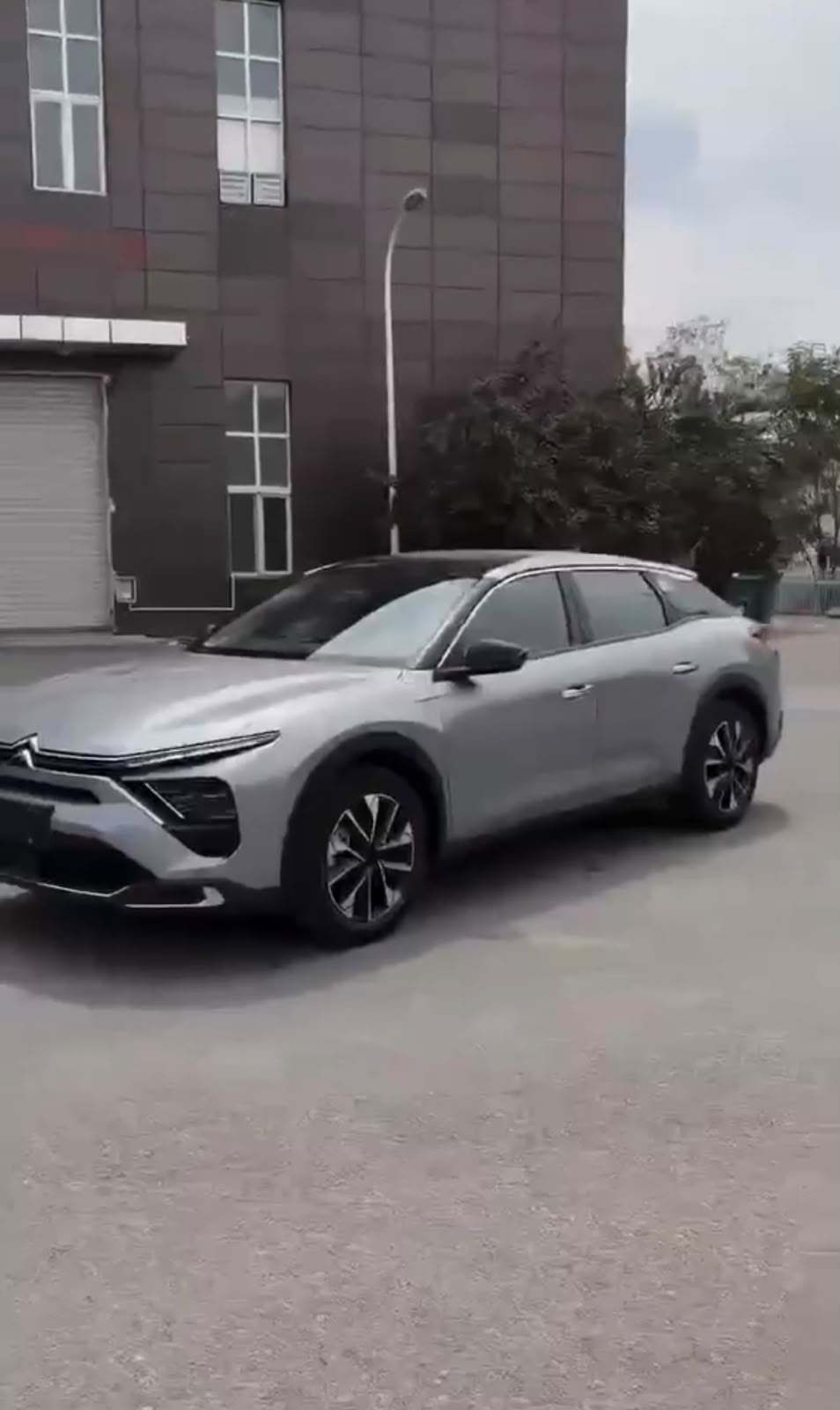 Citroen C5 X silver side view China Horgos
