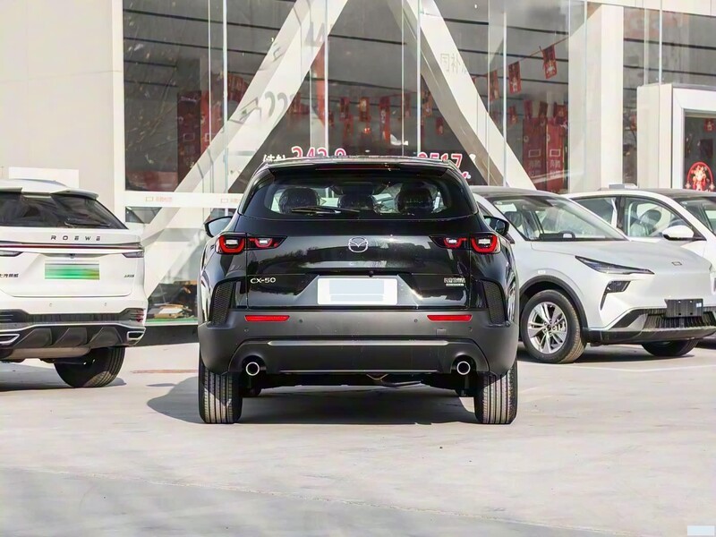 Mazda CX-50 вид сзади ZOL