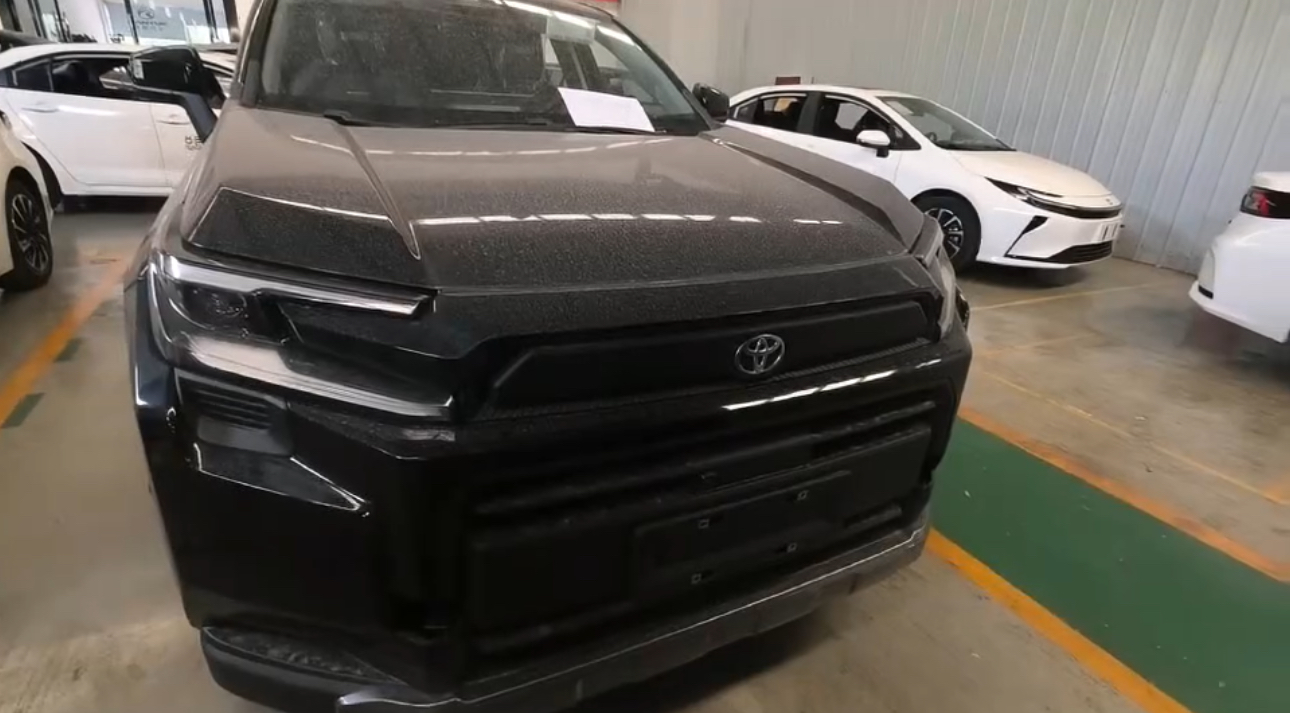 Toyota RAV4 2.5L Hybrid 4WD Flagship