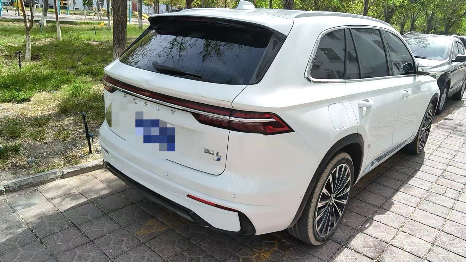 Geely Monjaro Hybrid 1.5T фото автомобиля в Китае