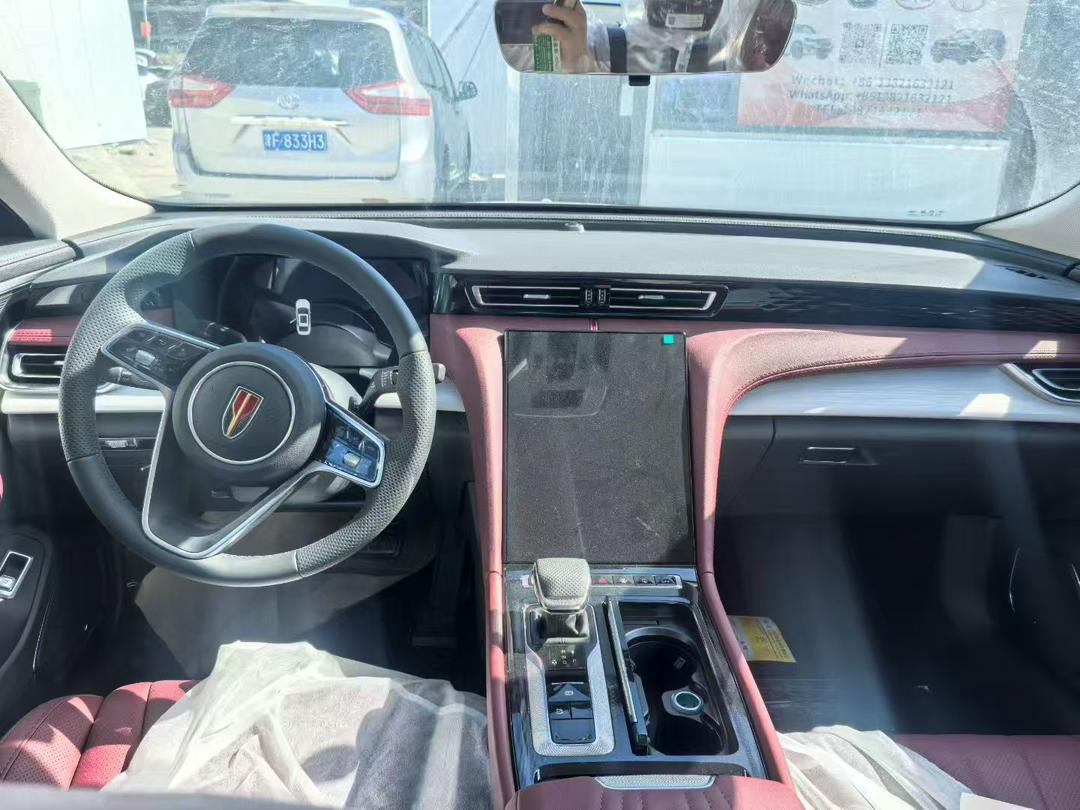 Салон Hongqi H5